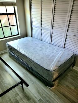 NEW TWIN-SIZE MATTRESS AND BOX SPRING