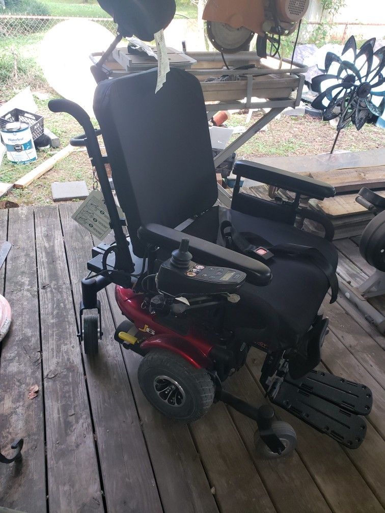 J6 Mobility Chair 