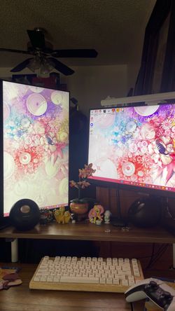 2 Samsung screens