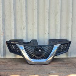 2011 2012 2013 Nissan rogue Grille Grill parrilla Original used OEM (Small crack)