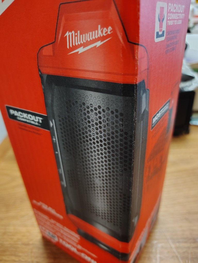 Milwaukee M12 Bluetooth Speaker 