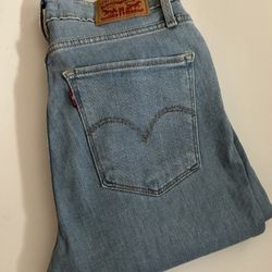 NEW!! Levi's High-waisted Bootcut Jeans Size: 26