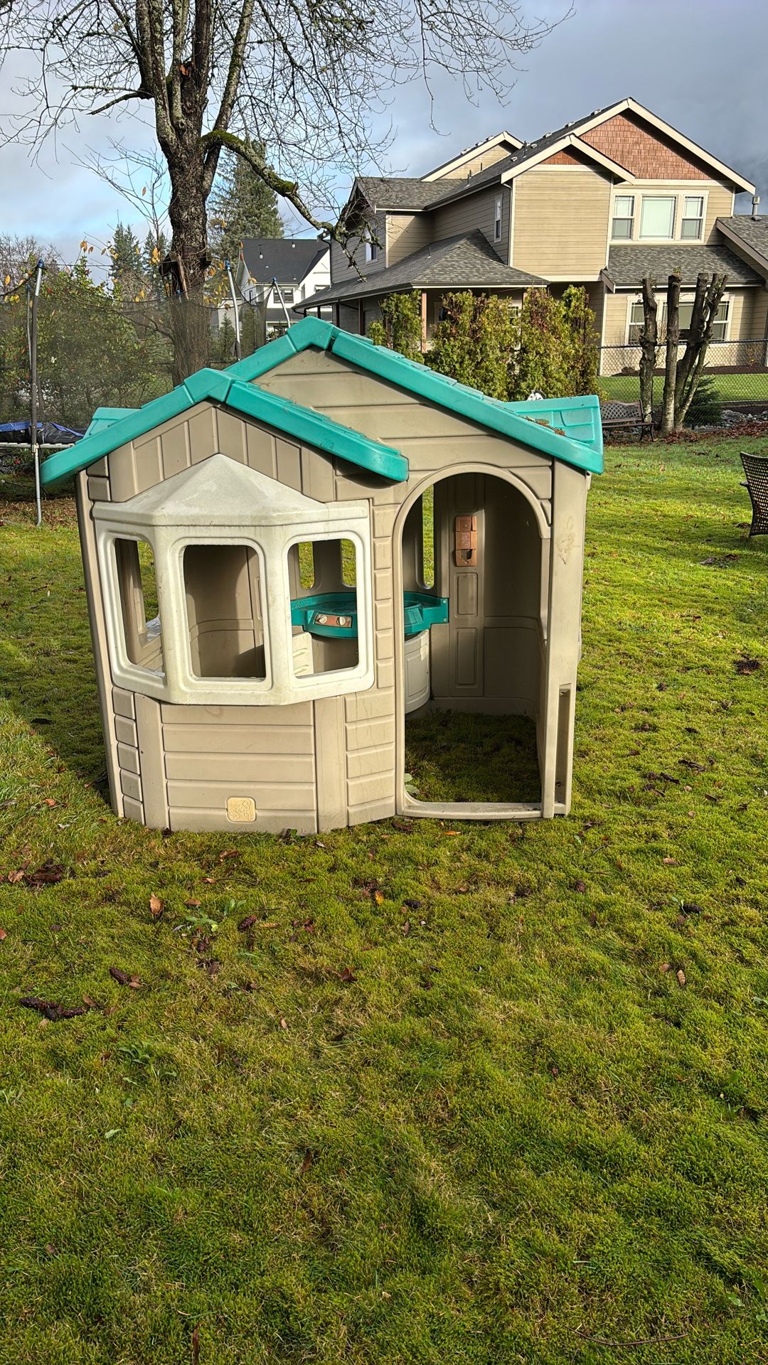 Free kids, Playhouse