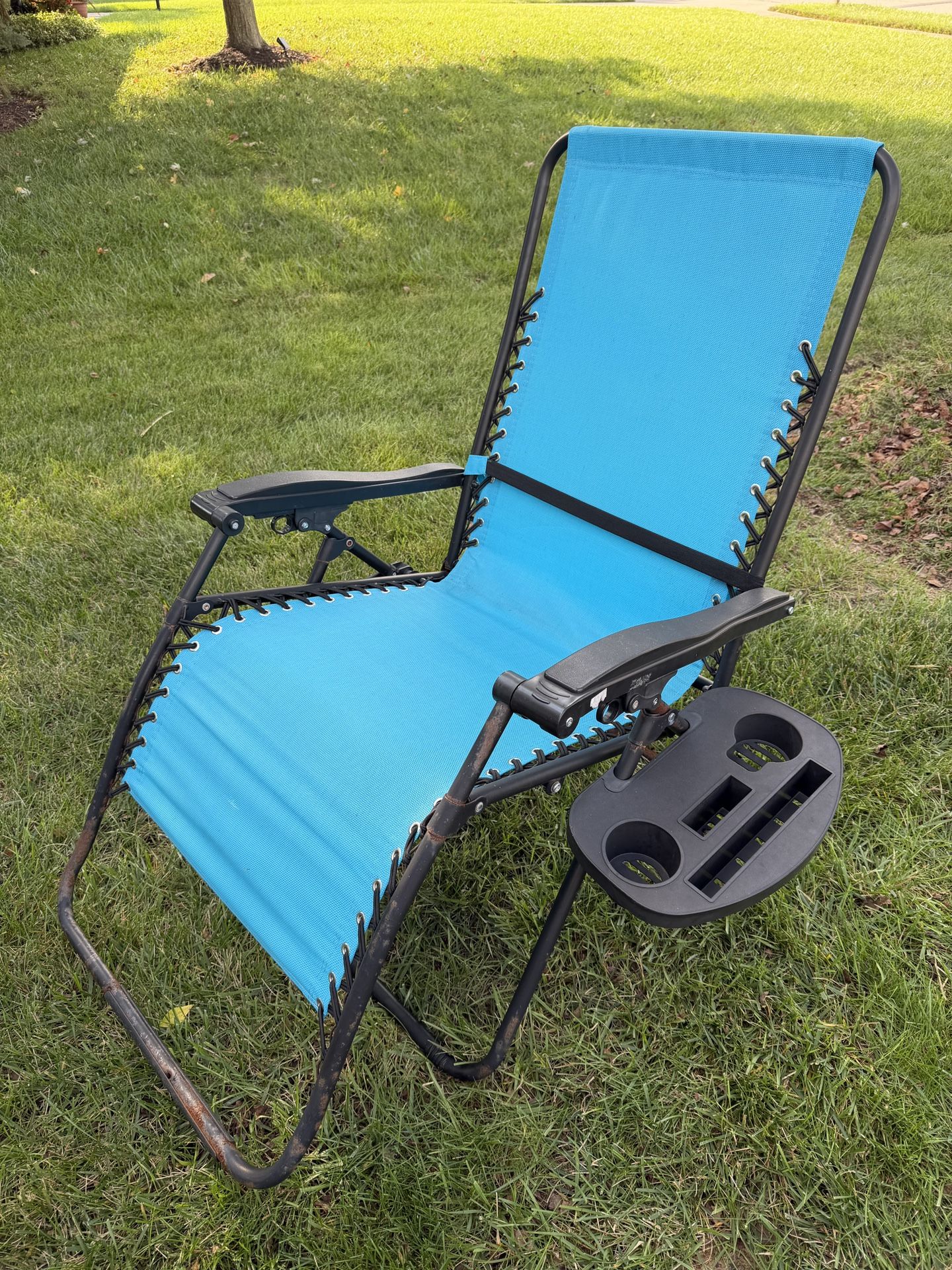Blue OVERSIZED Zero Gravity Chair w/ Pillow & Drink Tray. Legs have rust but chair in great shape!