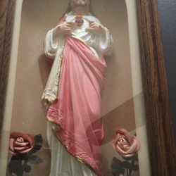 Enclosed sacred heart of Jesus figurine