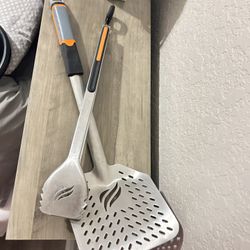 Blackstone Signature Fryer Serving Kit with Tongs and Scoop, 2-Piece