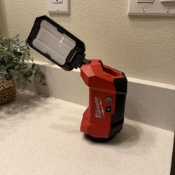 Milwaukee M12 Rover Packout Light