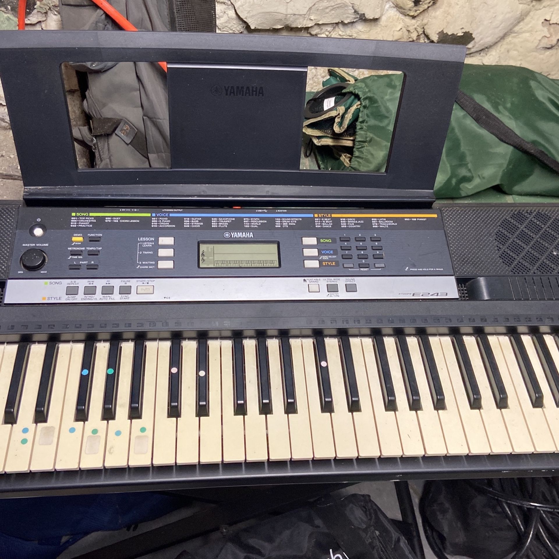 Yamaha PSR E243 Keyboard