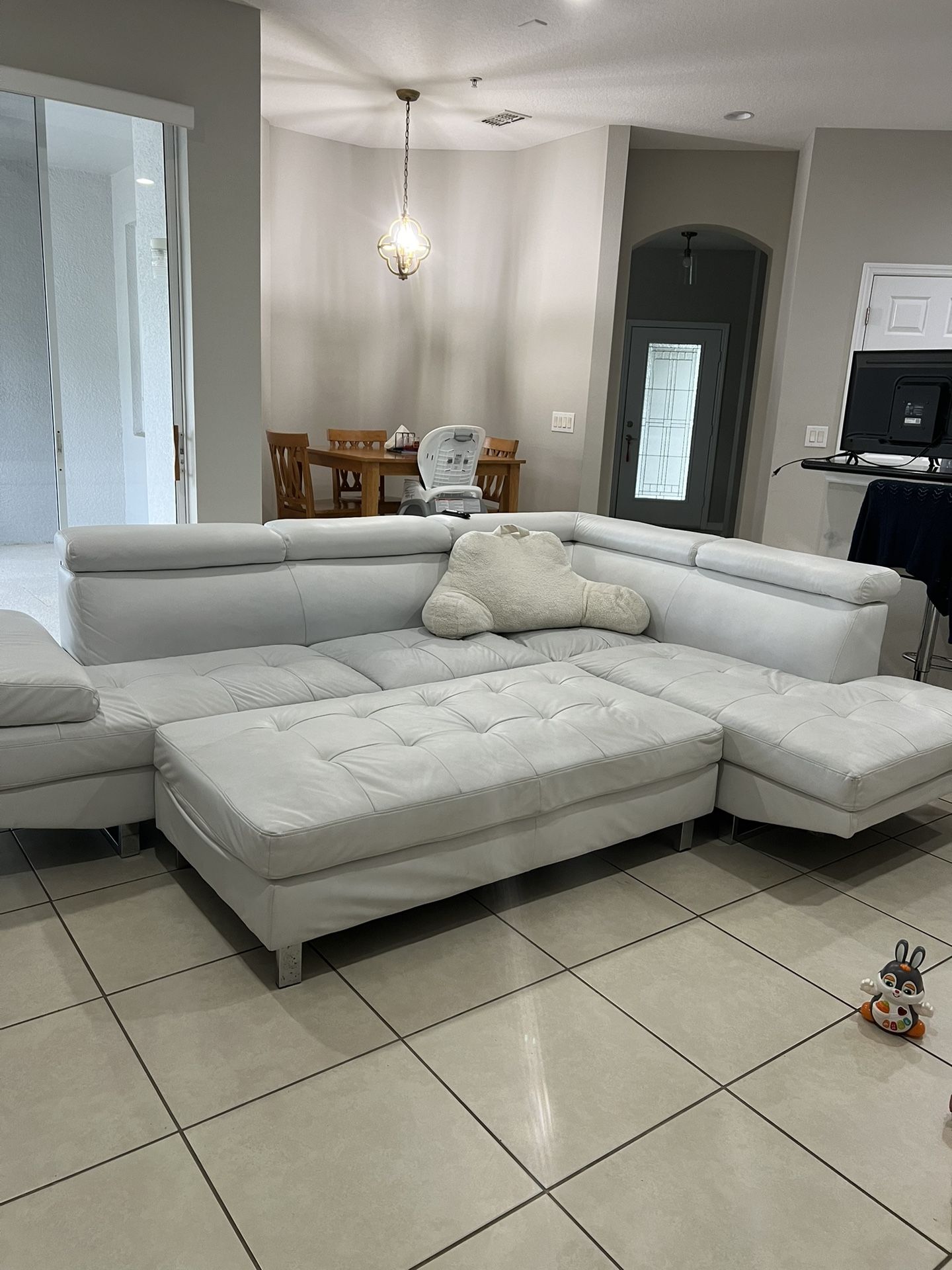 White Sectional Couch With Ottoman