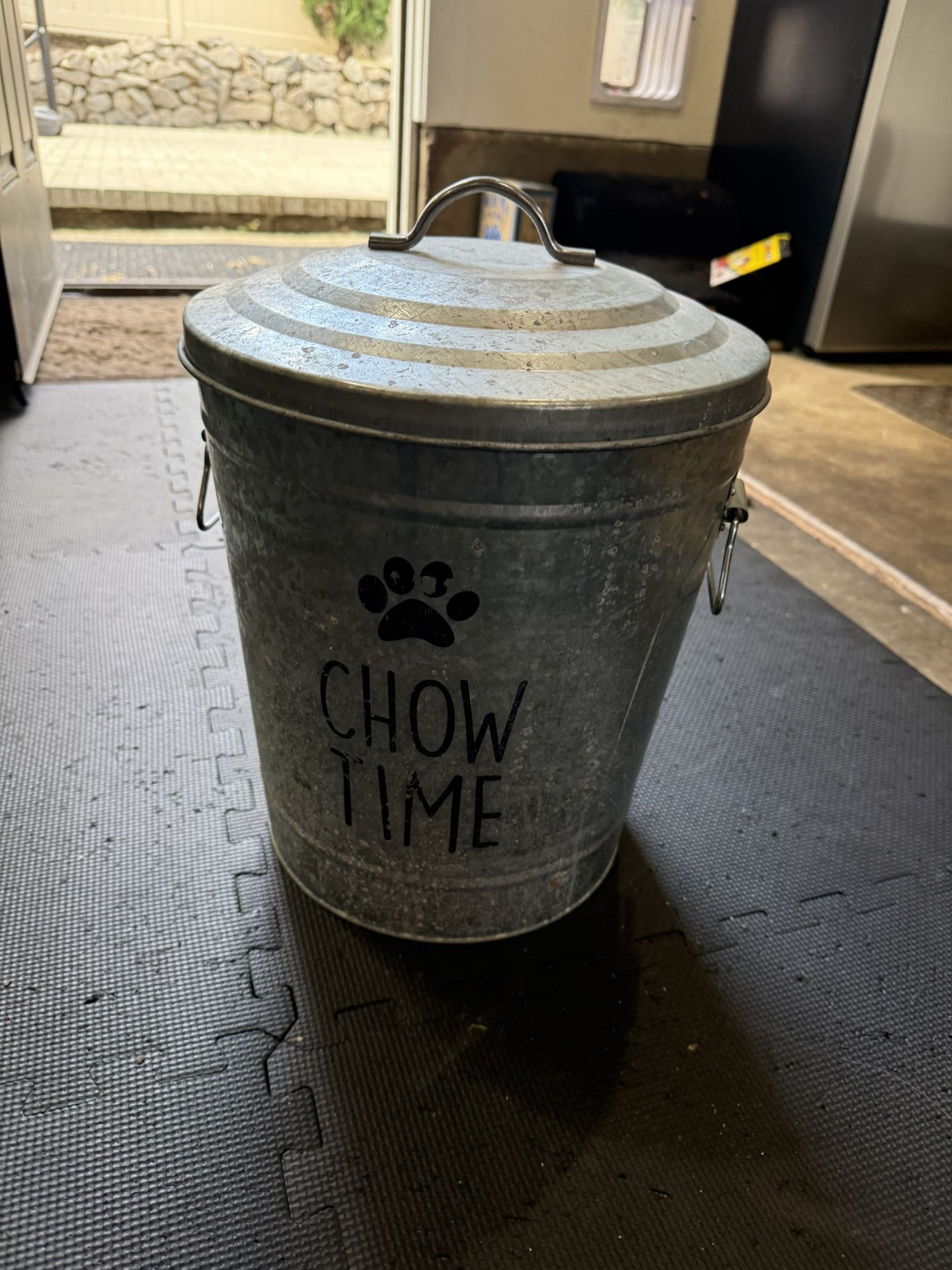 Free Dog Food Can With Dog Food