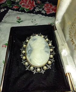 Vintage Cameo Smoky Grey  White Carved Shell Brooch With Faux Pearl With Case.