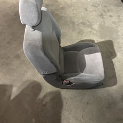 2010 Toyota sienna left middle seat