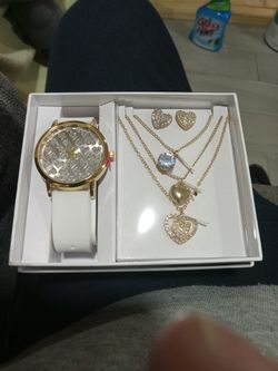 WOMEN'S WATCH AND JEWELRY SET