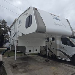 TRUCK CAMPER GIANT 3 SLIDES