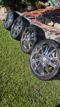 Set of 4 Chrome boss wheels