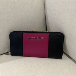 Michael Kors Vintage  Wallet Black and Burgundy Excellent condition 