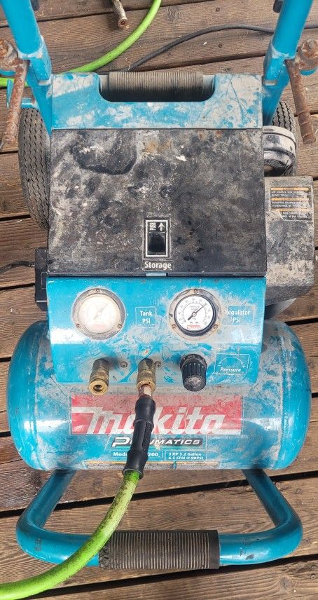 Makita Air Compressor Pnuematucs Model MAC5200