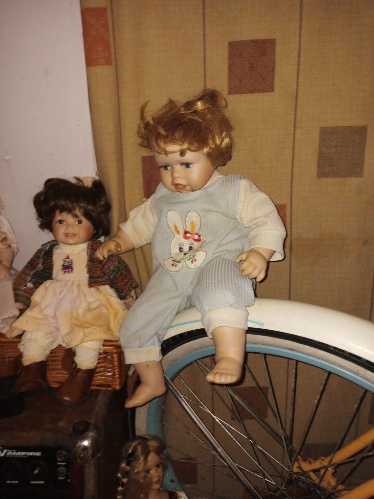 Glass And Porcelain Antique And Modern Dolls