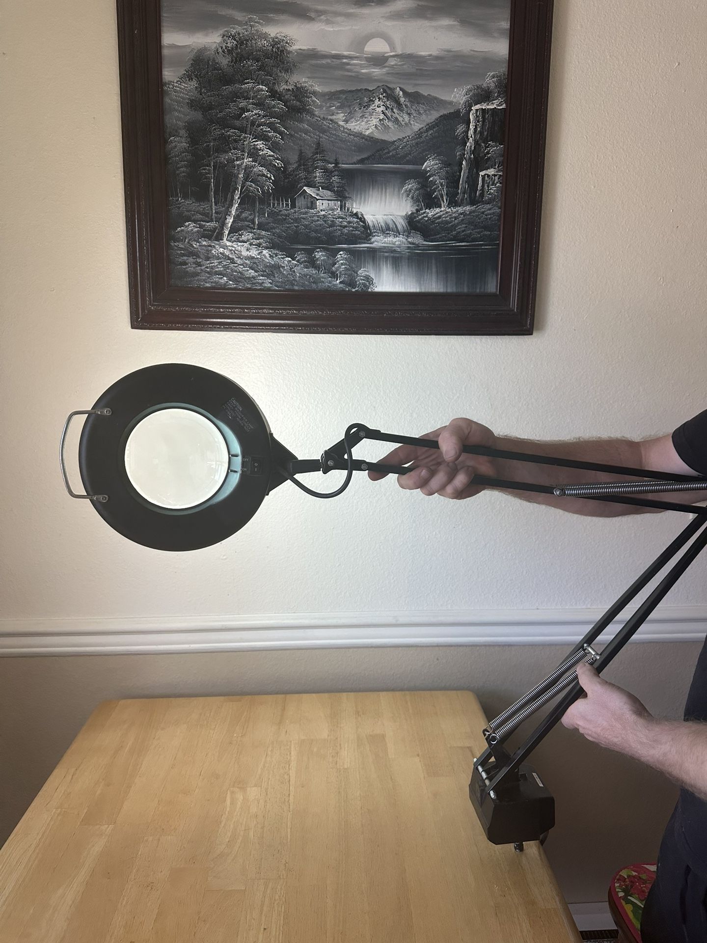 Magnifying Desk Lamp with T9 22W Circline Fluorescent Bulb