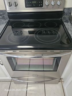 Selling a Frigidaire stove in good condition.