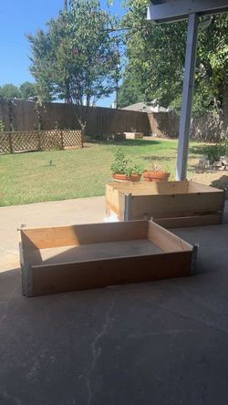 Wood flowerbed