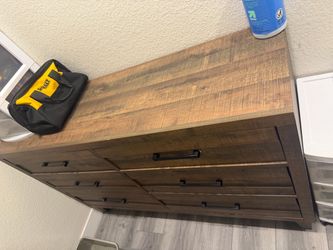 Free queen size bed and 6 drawer dresser