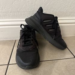 Adidas Boy Shoe Size 5
