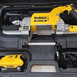LIKE NEW DEWALT 20V XR DEEP CUT BANDSAW WITH 5.0 BATTERY AND CHARGER IN HARD CASE 400$