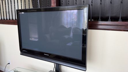 TV Panasonic 42” and stand 60”/19”/22”