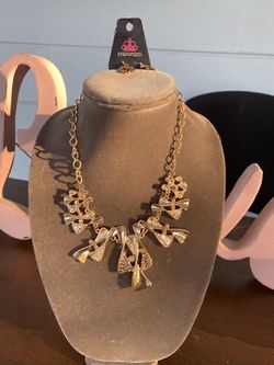Paparazzi gold lop necklace and matching earrings