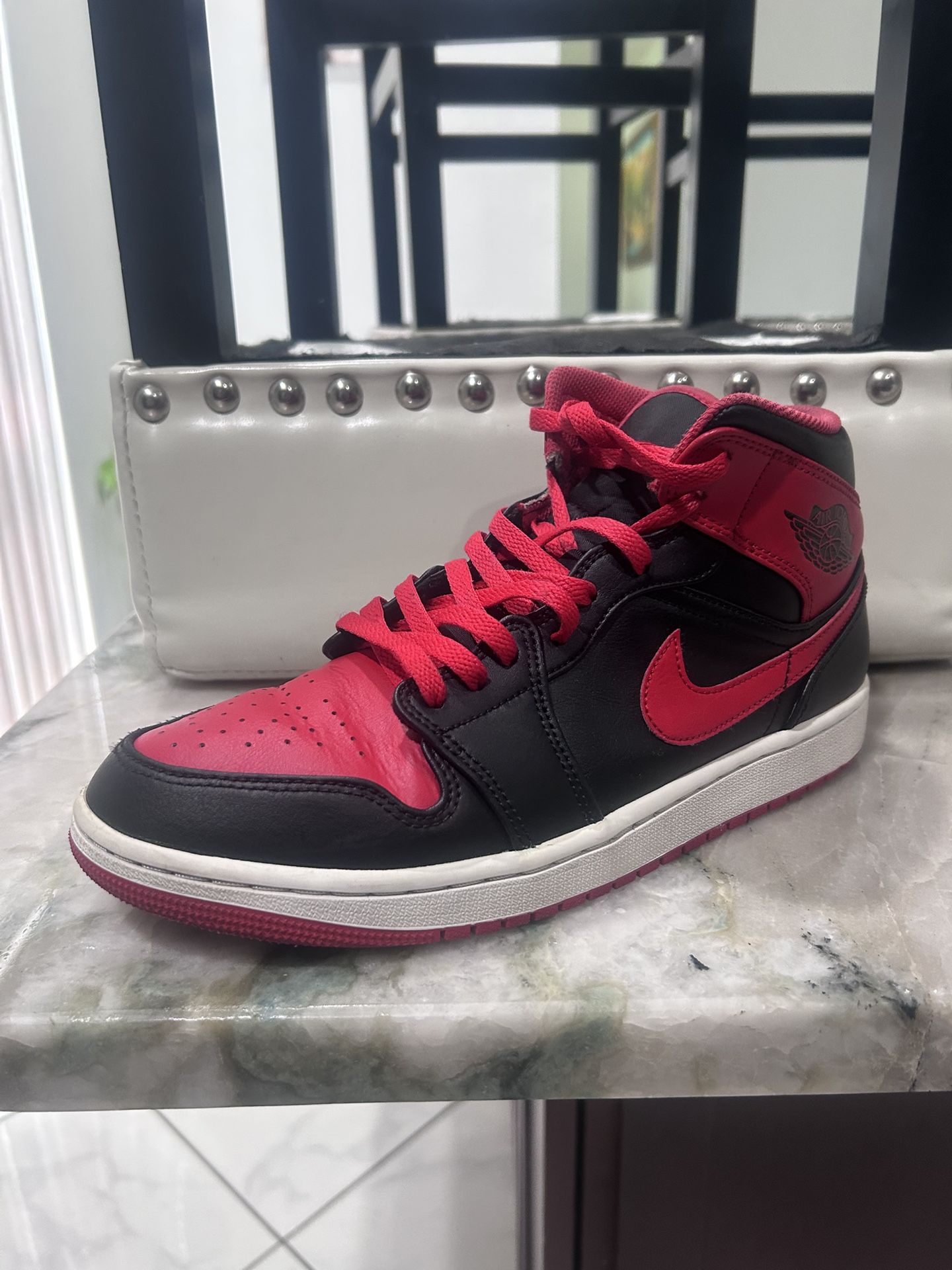Air Jordan 1 Mid Satin Bred