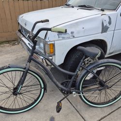 Huffy Cranbrook cruiser bike. 