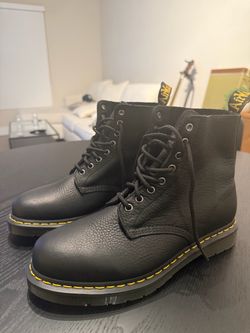 Dr. martens 1460 Pascal  boots size 9 Men’s