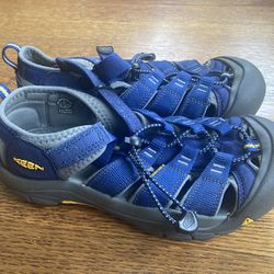 Size 5 Youth Keen Water Shoes
