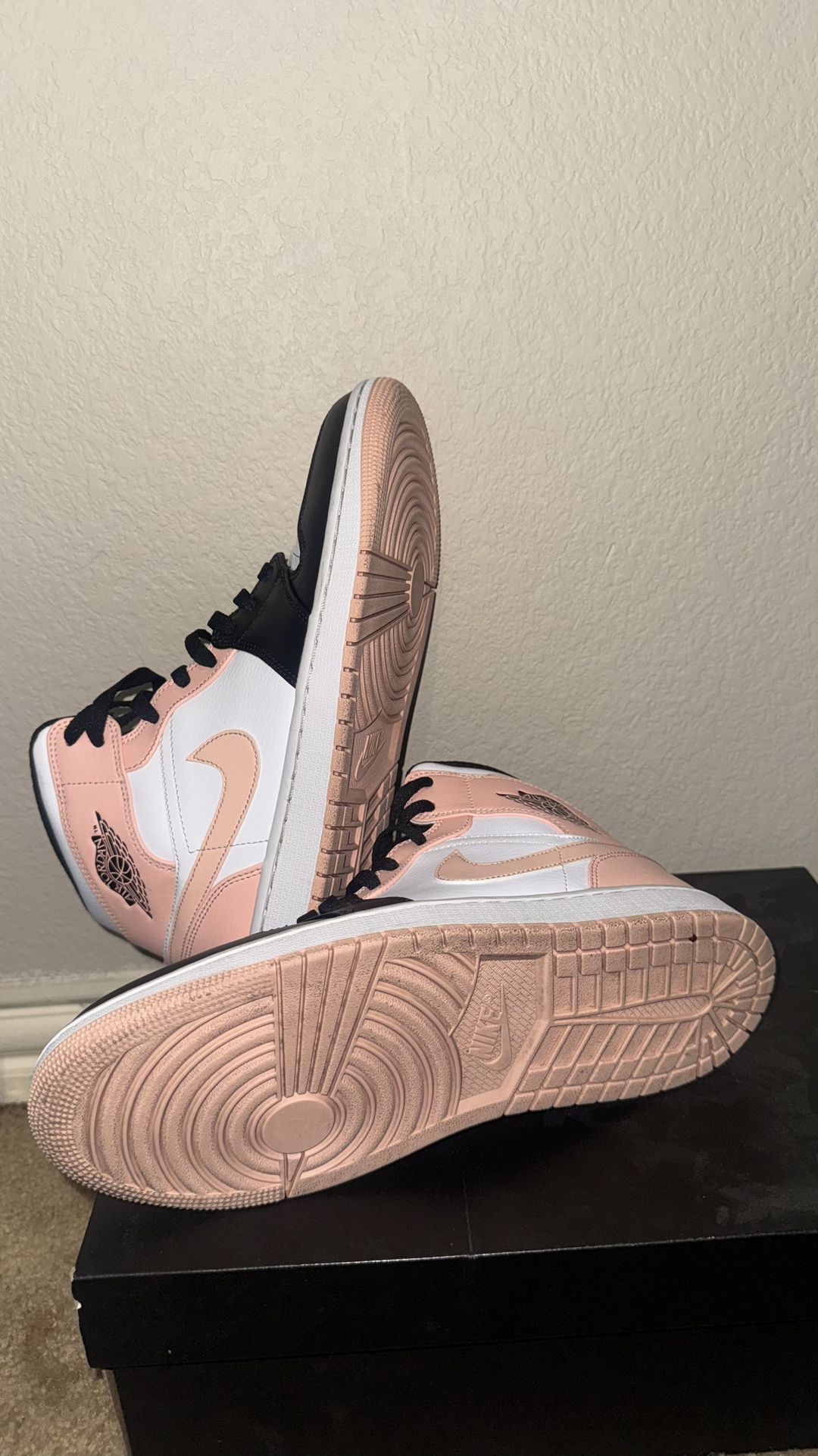 Air Jordan 1 “Crimson Tint”