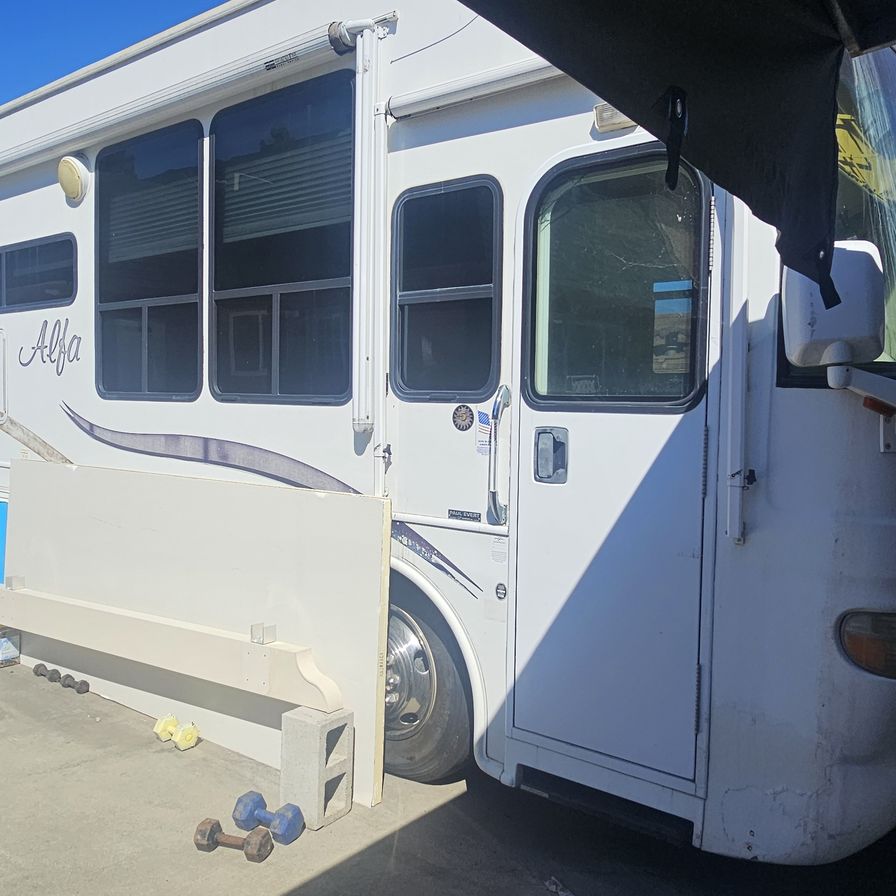 2004 Alpha See Ya Diesel pusher RV