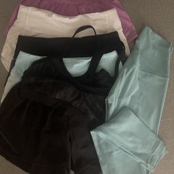 Lululemon athletic apparel short leggings asports bra in various colors Size 2,4