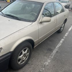 Toyota  Camry 
