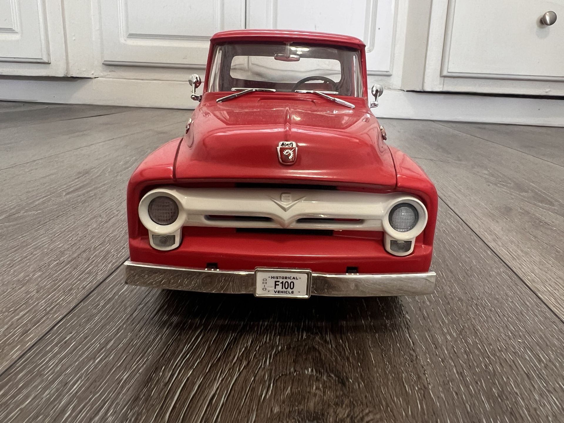 Diecast 1/18 Scale Ertl Collectibles American Muscle 1956 FORD F-100 