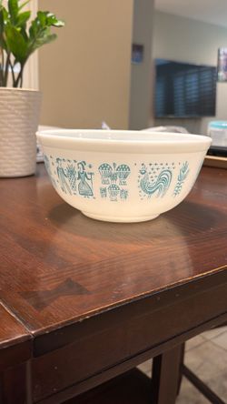Pyrex modern mid century glass bowl