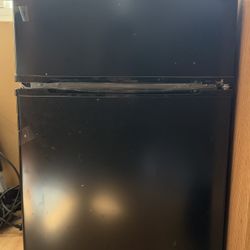 Midea Mini Fridge With Freezer