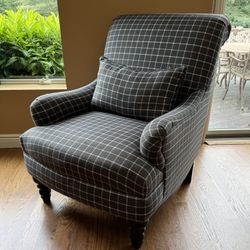 Sofa with 2 Arm Chairs And Ottoman 