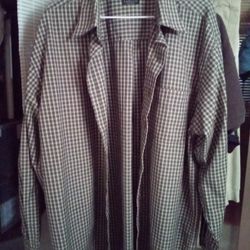 Men's VanHeusen Dress Shirt. XL. Very Gently Used.