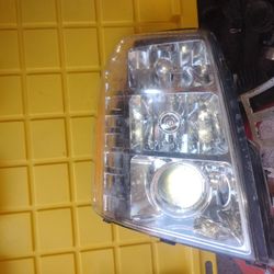 2009 Cadillac Escalade  Headlight  Right Side 