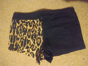 ROYAL BONES shorts Size 11!