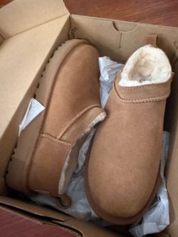 New in the box! Classic Micro UGG boots in chestnut, size 7. Never worn, brand new condition