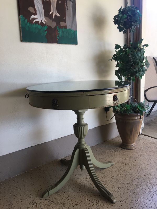 Vintage Round Table 28 X28 With Glass Top Antiques In Santa Ana Vintage Round Table 28 X28 With Glass Top Antiques In Santa Ana Ca Offerup