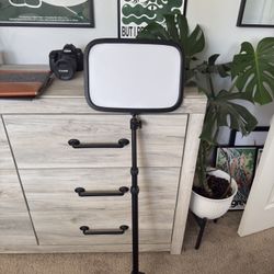Elgato key light W/ Desk Clamp Mount 