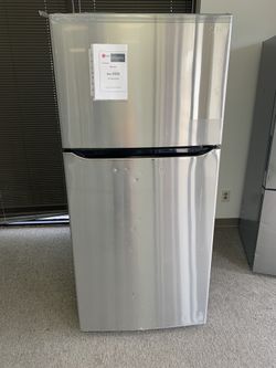 🥶LG 20 Cubic Ft Top And Bottom Refrigerator🥶