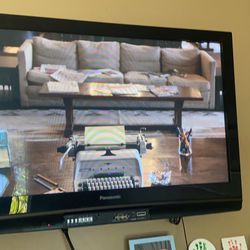 Panasonic 47” Tv With Wall Mount